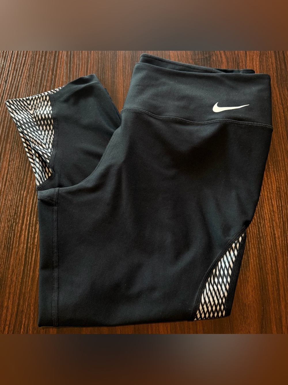 Nike Women’s Black and White Dri-Fit Athletic Capris Size XL